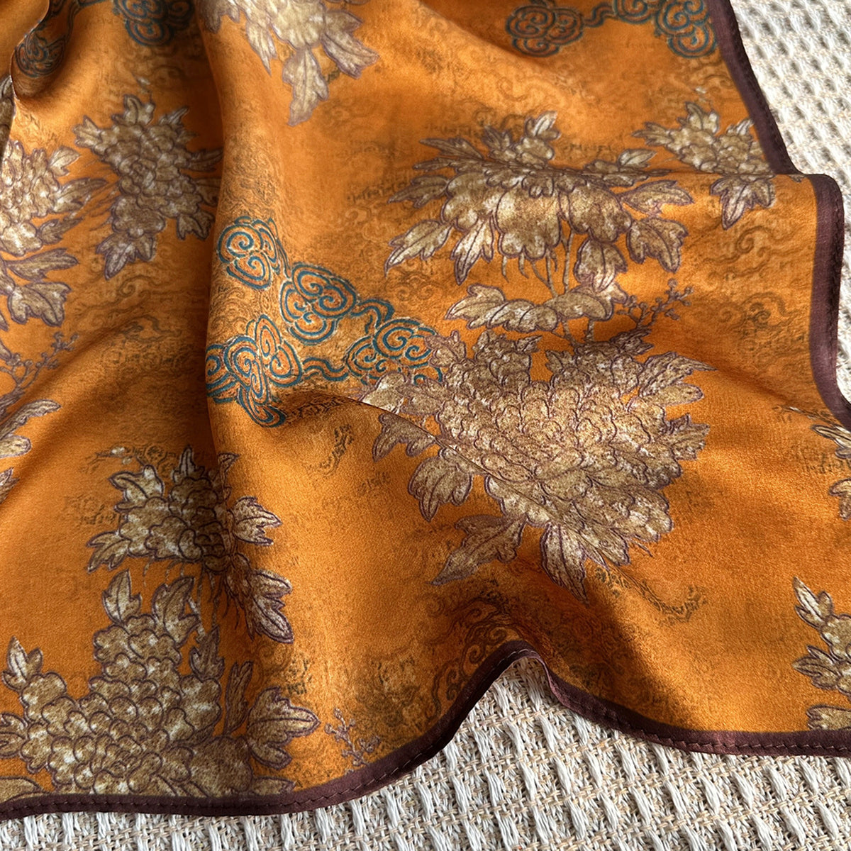 Custom 25.6" x 25.6" 100% Mulberry Silk Neck Scarf Silk Satin Hair Wrapping