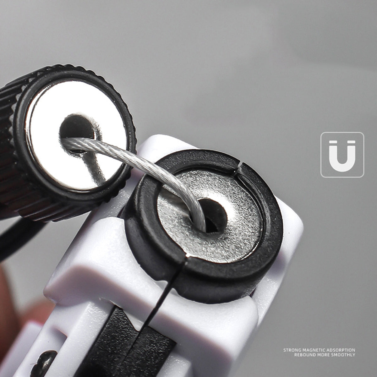 Outdoor Magnetic Carabiner Clip Badge Reel With Rope Cutter
