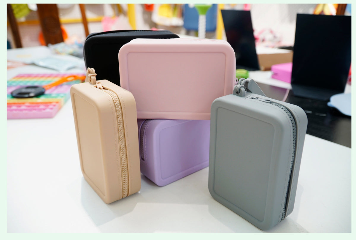 Portable Water Resistant Silicone Zipper Makeup Bag Multi Purpose Organizer Bag