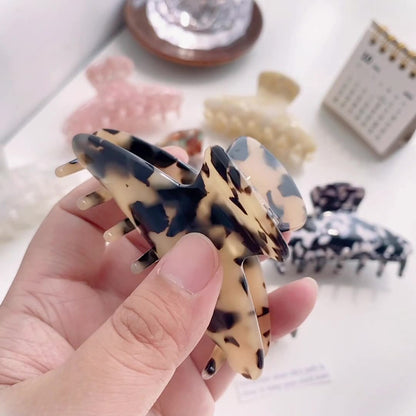 Acetic acid hair claw with leopard print