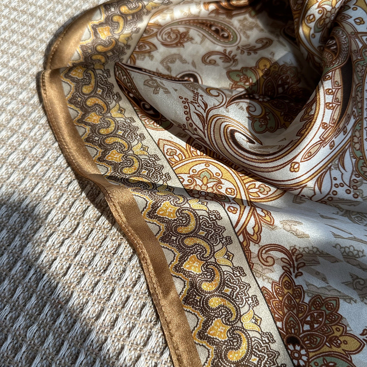 Custom 25.6" x 25.6" 100% Mulberry Silk Neck Scarf Silk Satin Wristband