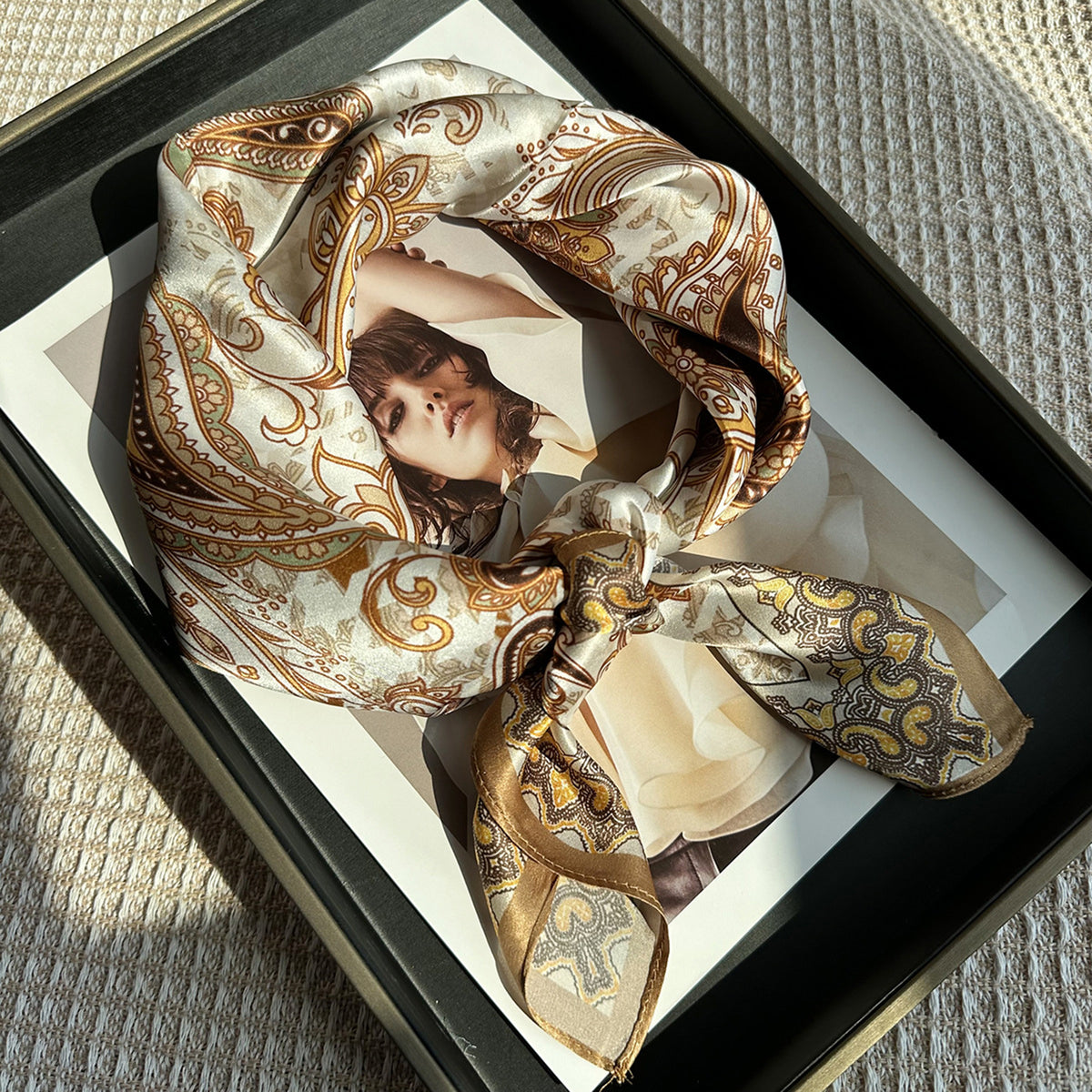 Custom 25.6" x 25.6" 100% Mulberry Silk Neck Scarf Silk Satin Wristband