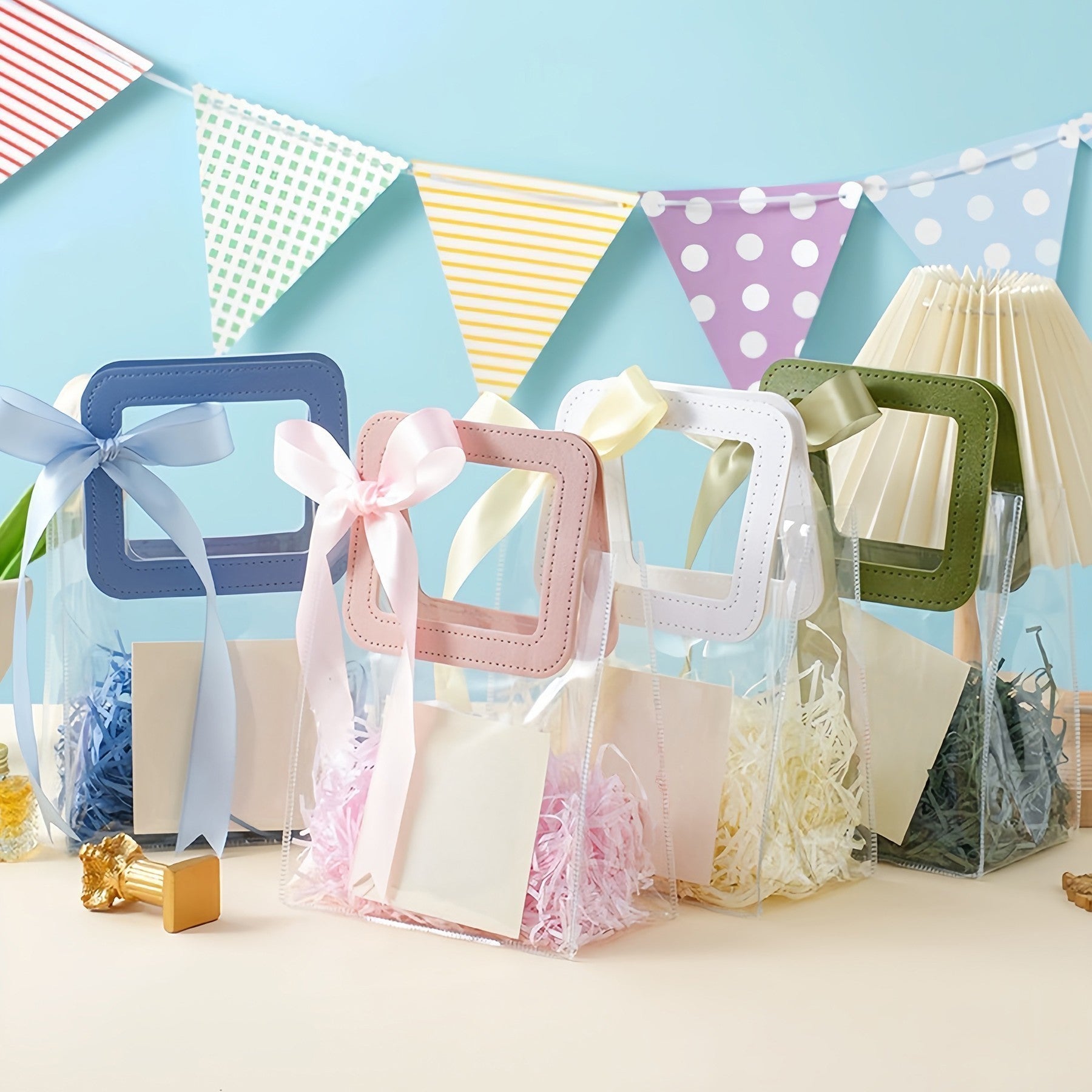 In use(flag, gift in the bag and ribbon are not included)